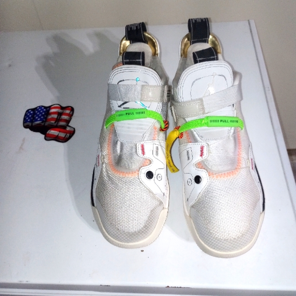 Nike Air Jordan XXXIII (33) "Vast Grey" Size 6Y